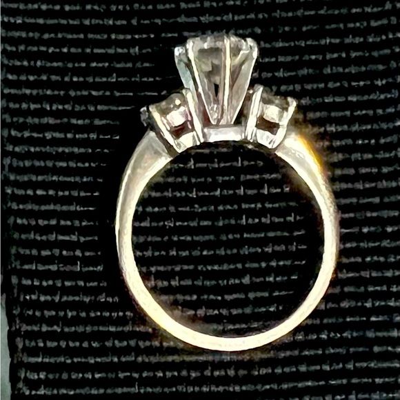 Diamond Ring - Picture 4 of 9